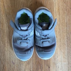 Kids Nike tennis shoes